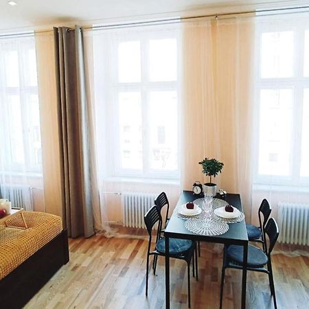 Centrally Located Studio Apartment Riga Exterior photo