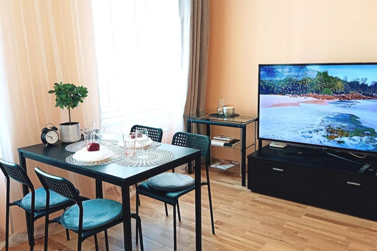 Centrally Located Studio Apartment Riga Exterior photo